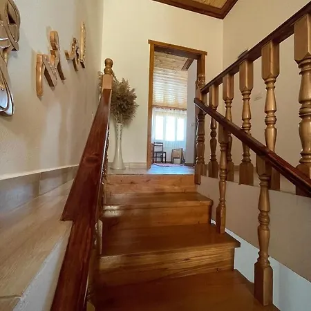 As E Vogel, As E Madhe Hotel