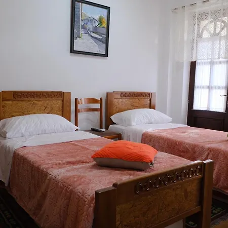 As E Vogel, As E Madhe Hotell Erseke