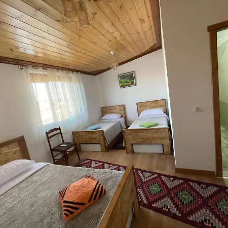 As E Vogel, As E Madhe * Erseke