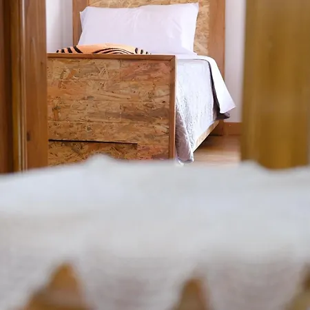 As E Vogel, As E Madhe Erseke