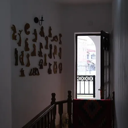 As E Vogel, As E Madhe Hotel