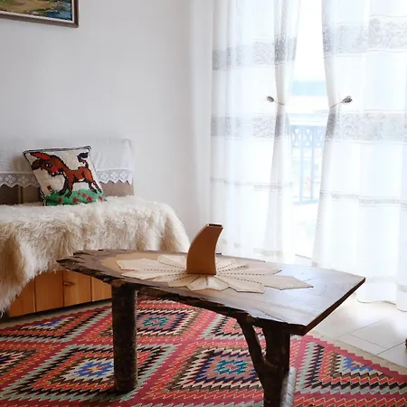 As E Vogel, As E Madhe Hotel *