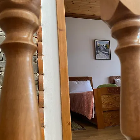 As E Vogel, As E Madhe Hotell *