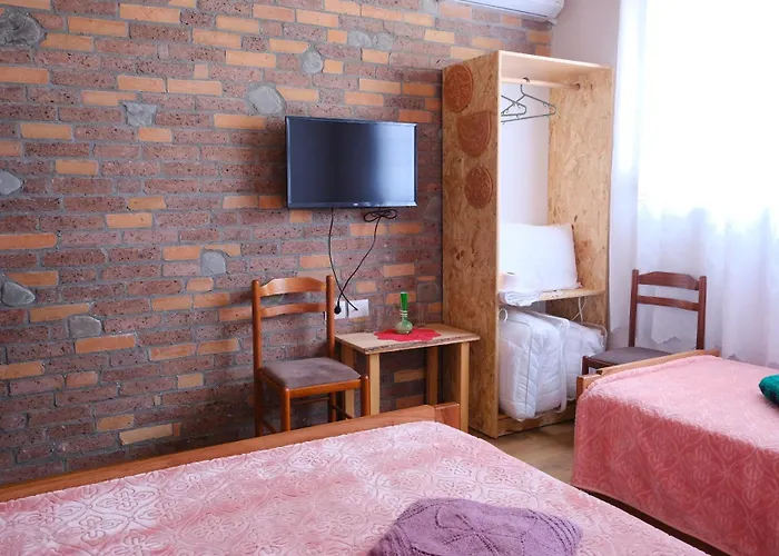 As E Vogel, As E Madhe *