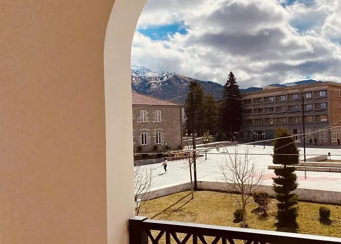 As E Vogel, As E Madhe Hotel