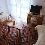 As E Vogel, As E Madhe ホテル Ersekë