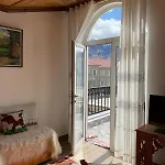 As E Vogel, As E Madhe Ersekë