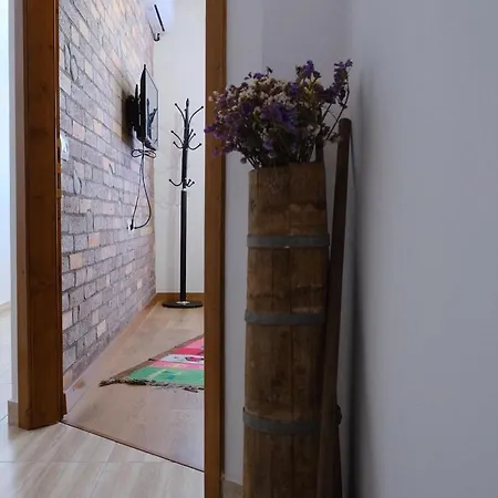 As E Vogel, As E Madhe * Ersekë