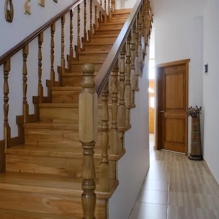 As E Vogel, As E Madhe Ersekë