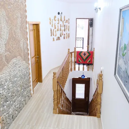 As E Vogel, As E Madhe Szálloda Ersekë