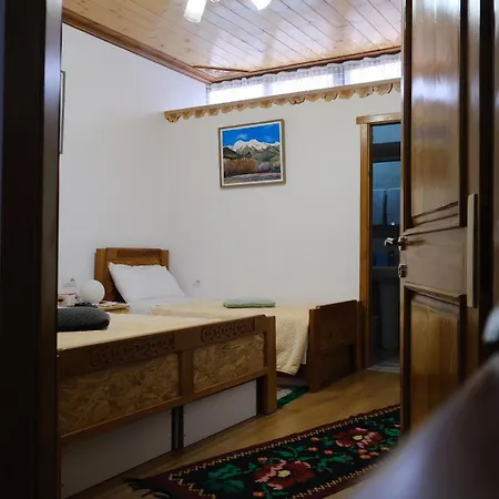 As E Vogel, As E Madhe * Ersekë