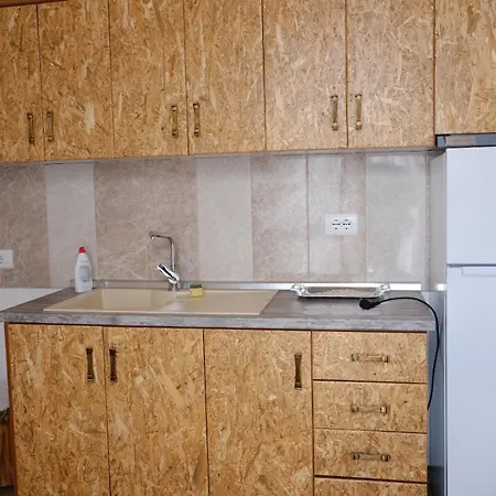 As E Vogel, As E Madhe Ersekë