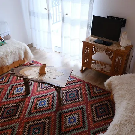 As E Vogel, As E Madhe Szálloda Ersekë