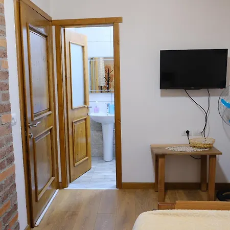 As E Vogel, As E Madhe Hotel