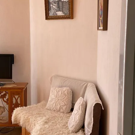 As E Vogel, As E Madhe Szálloda