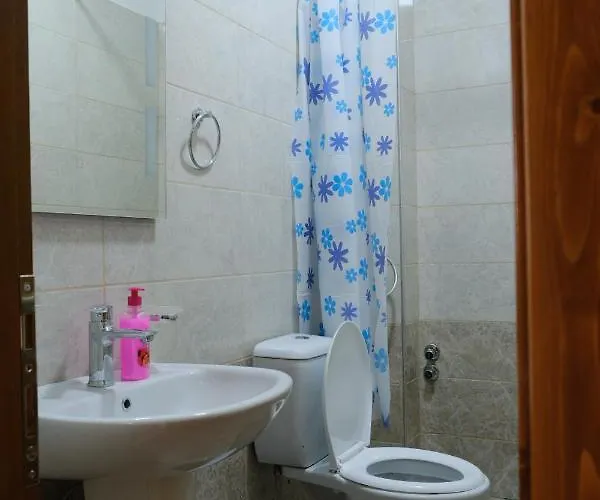 As E Vogel, As E Madhe * Erseke