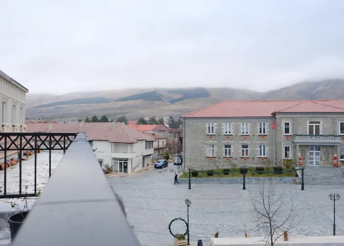 As E Vogel, As E Madhe Hotel