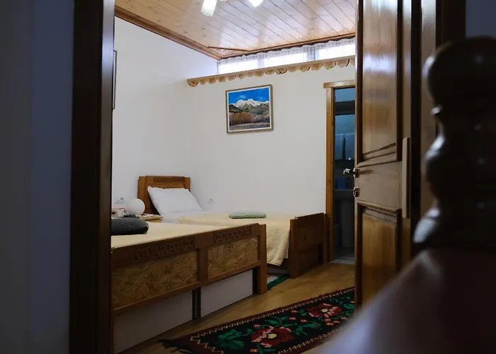 As E Vogel, As E Madhe * Erseke