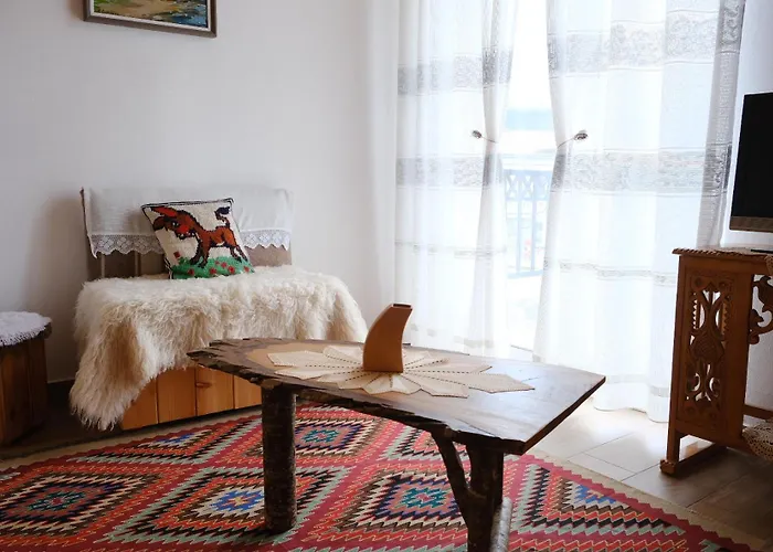 As E Vogel, As E Madhe Hotel *